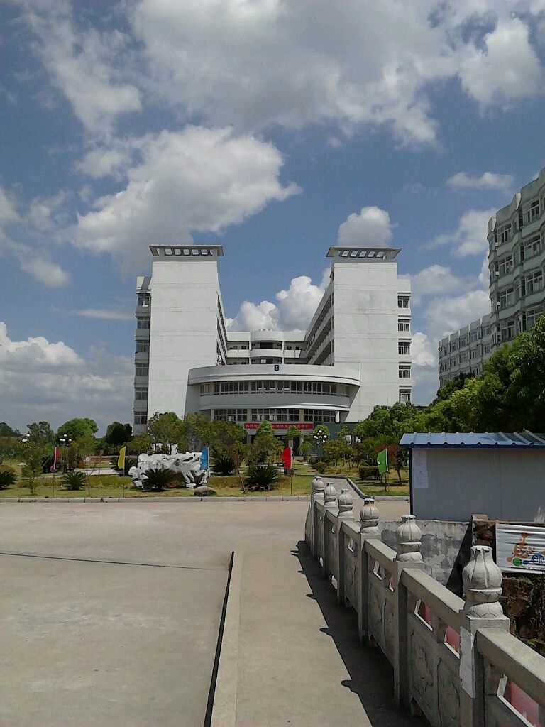 鹰潭职业技术学院