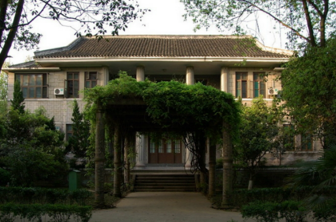 西华师范大学